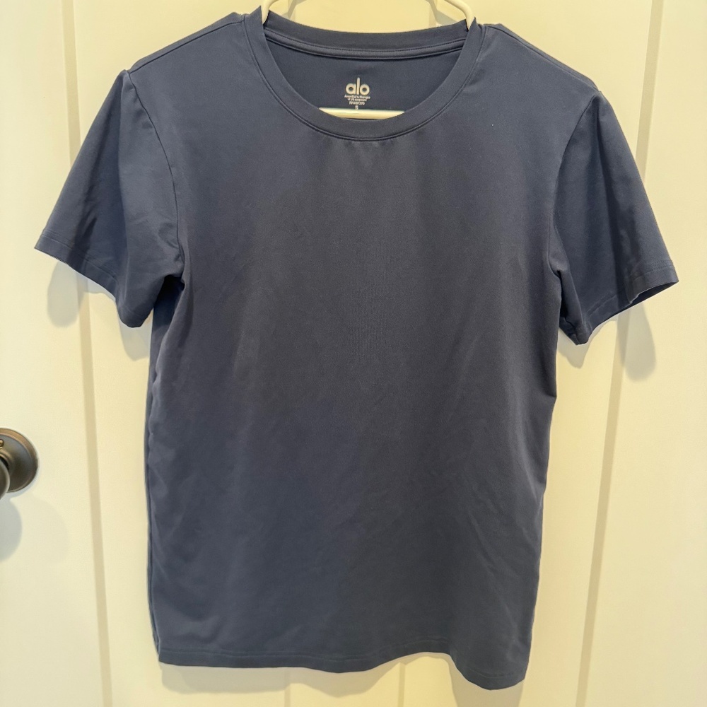 ALO Conquer Tee - Navy - Small
